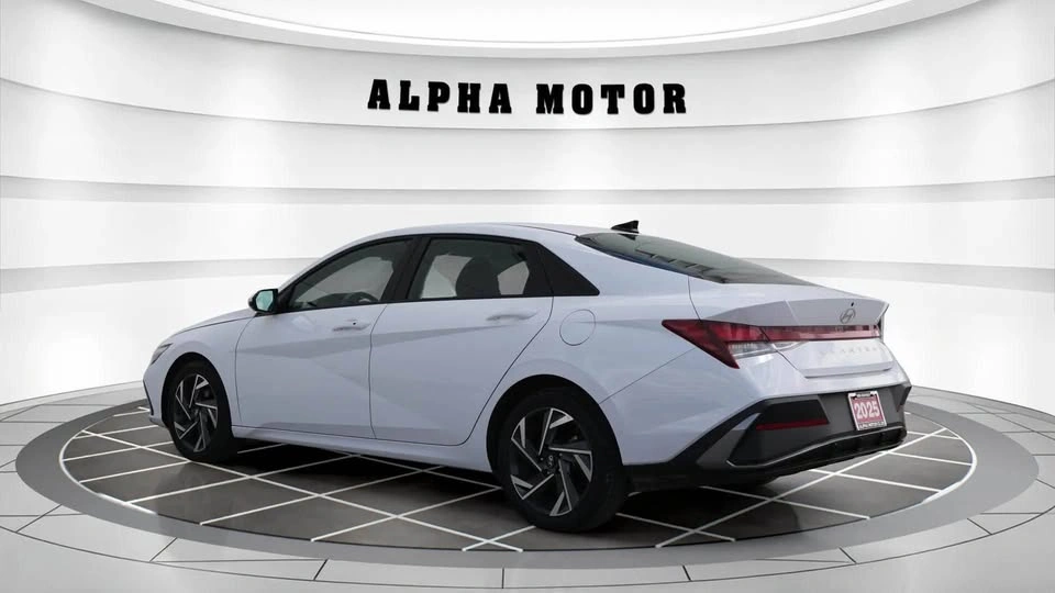 2025 Hyundai Elantra - photo 4