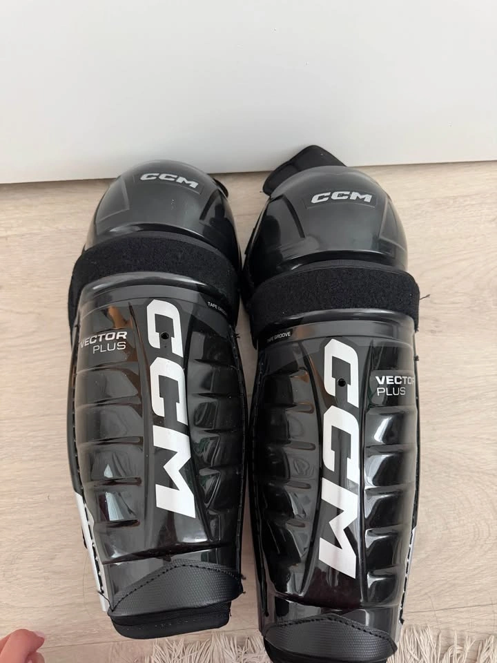 Junior Hockey Starter Set — CCM (Like New) - photo 2