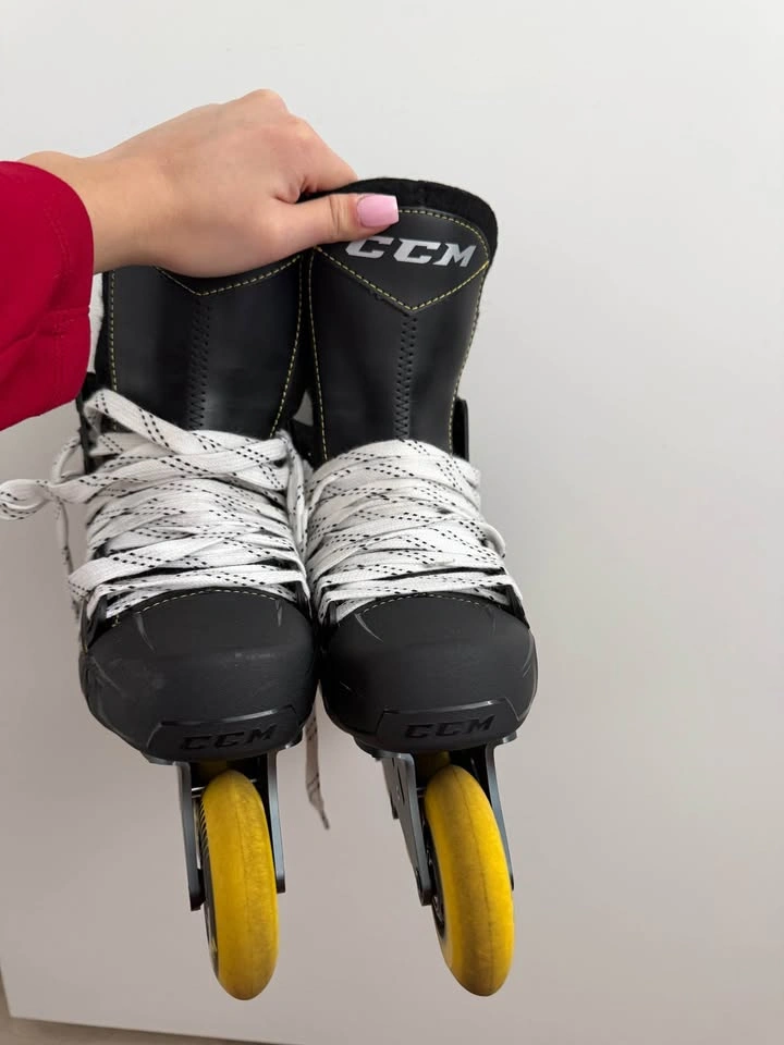 High-end CCM Roller Hockey Skates — Size 7 - photo 2