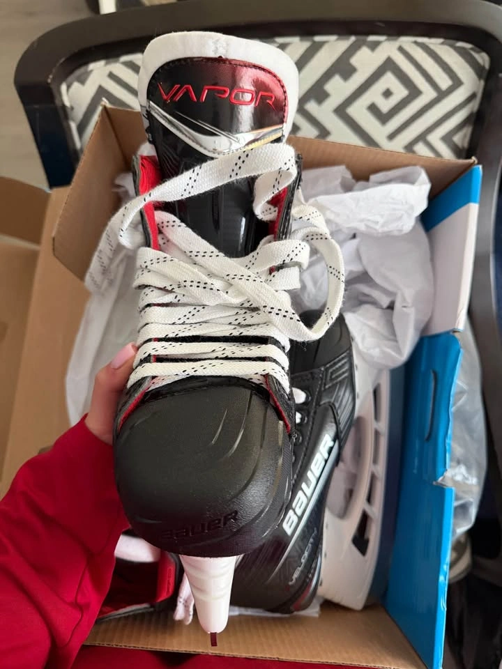 Bauer Vapor Velocity S23 Skates — Size 7 — $400 OBO - photo 3