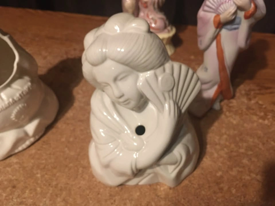 LOT OF 5 VINTAGE JAPANESE GEISHA GIRL FIGURINES - photo 5