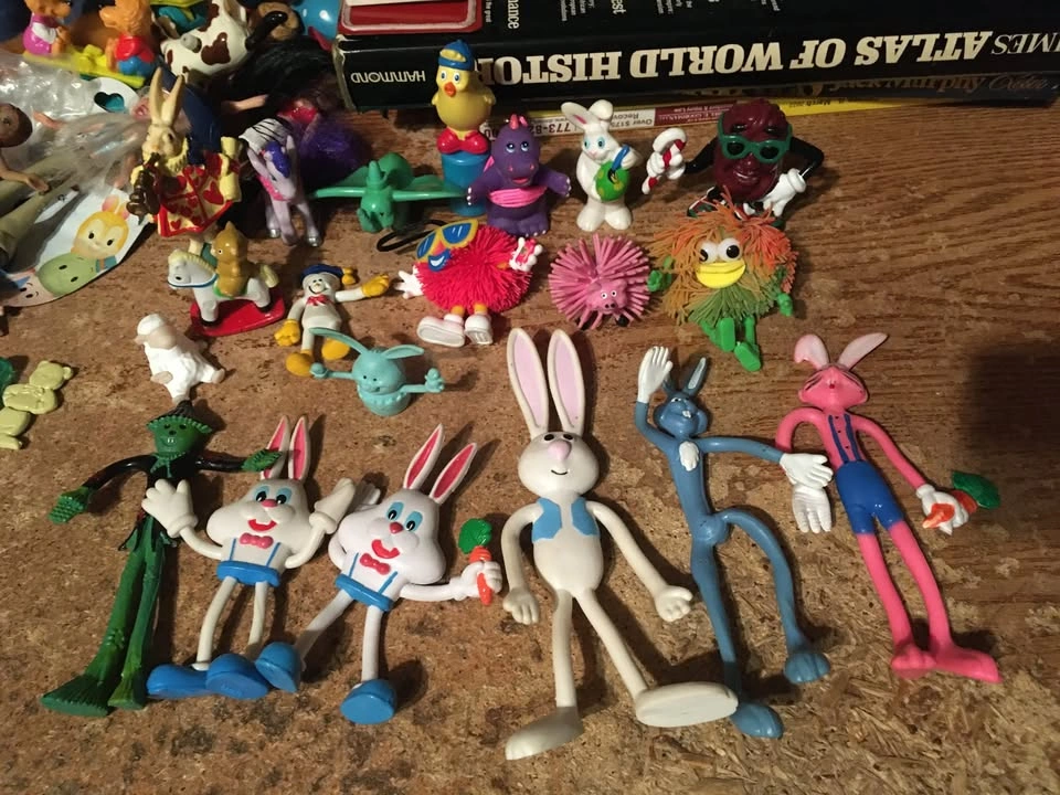 Huge Lot of Vintage Figures, Plush Toys, and Collectibles - photo 2
