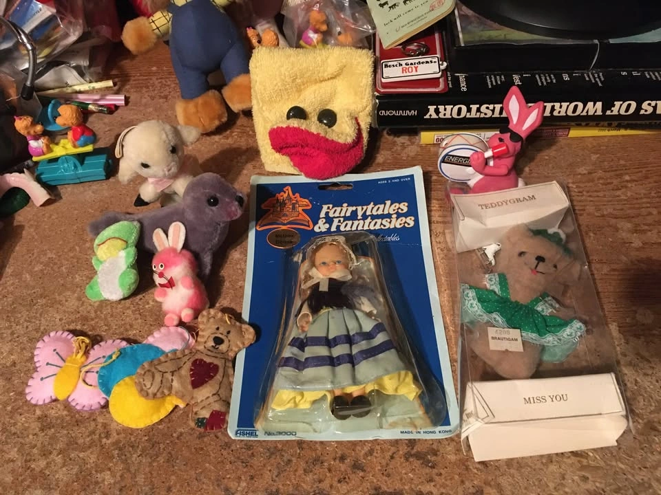 Huge Lot of Vintage Figures, Plush Toys, and Collectibles - photo 5