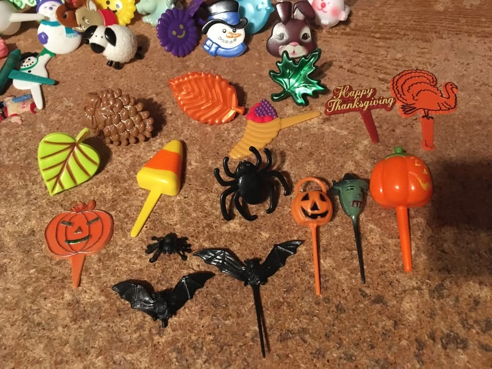 BIG LOT OF 90 VINTAGE CAKE TOPPERS CHRISTMAS HALLOWEEN EASTER - photo 5