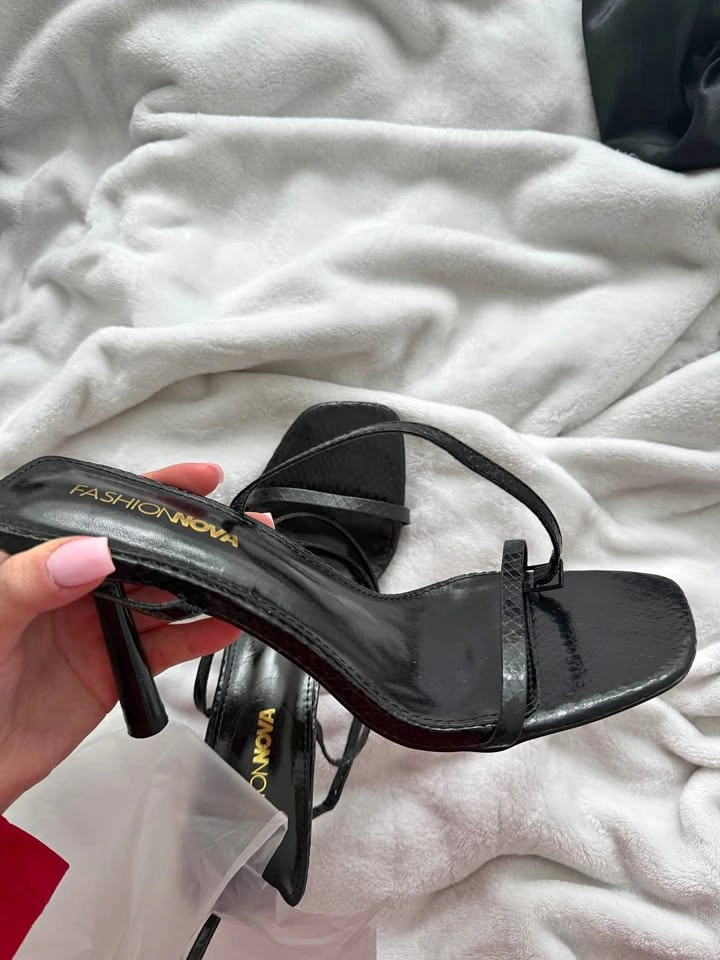 Fashion Nova black heels 8.5w