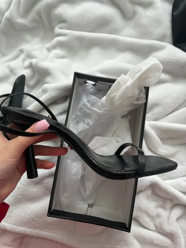 Whitefox black heels size 9w - photo 2