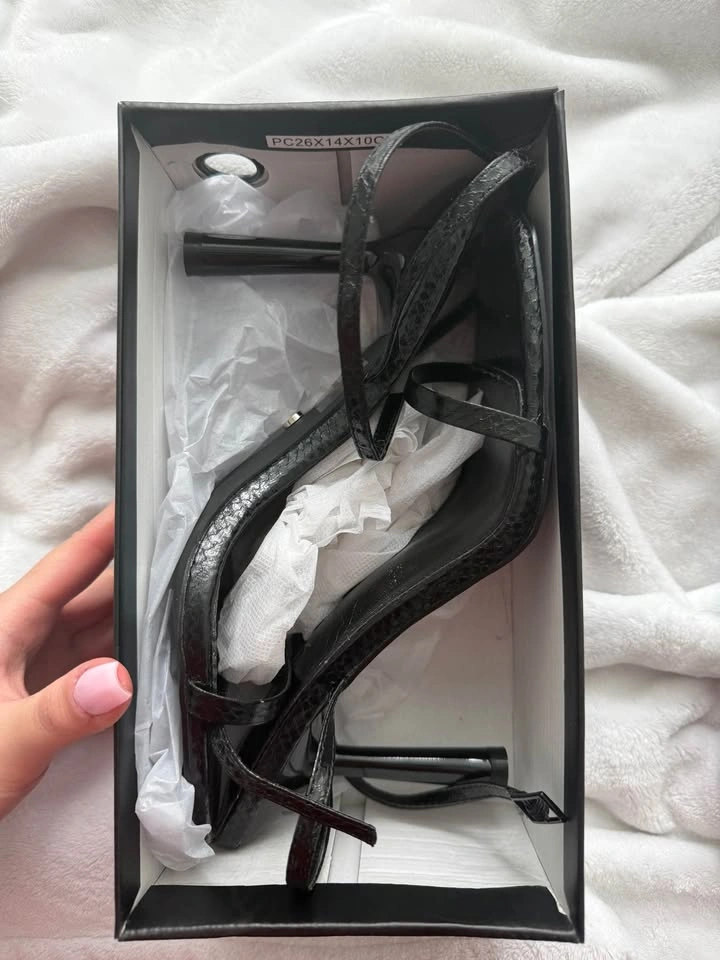 Whitefox black heels size 9w - photo 3