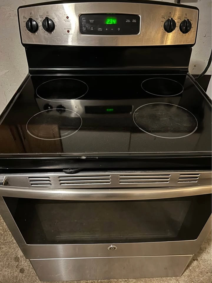 S Steel GE Electric Flat Top Stove, Clean & Works Perfectly - photo 4