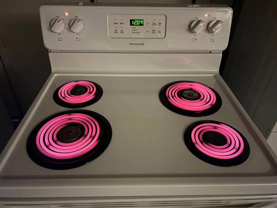 Frigidaire Electric Coil Stove - Like New, Works Perfectly - photo 2