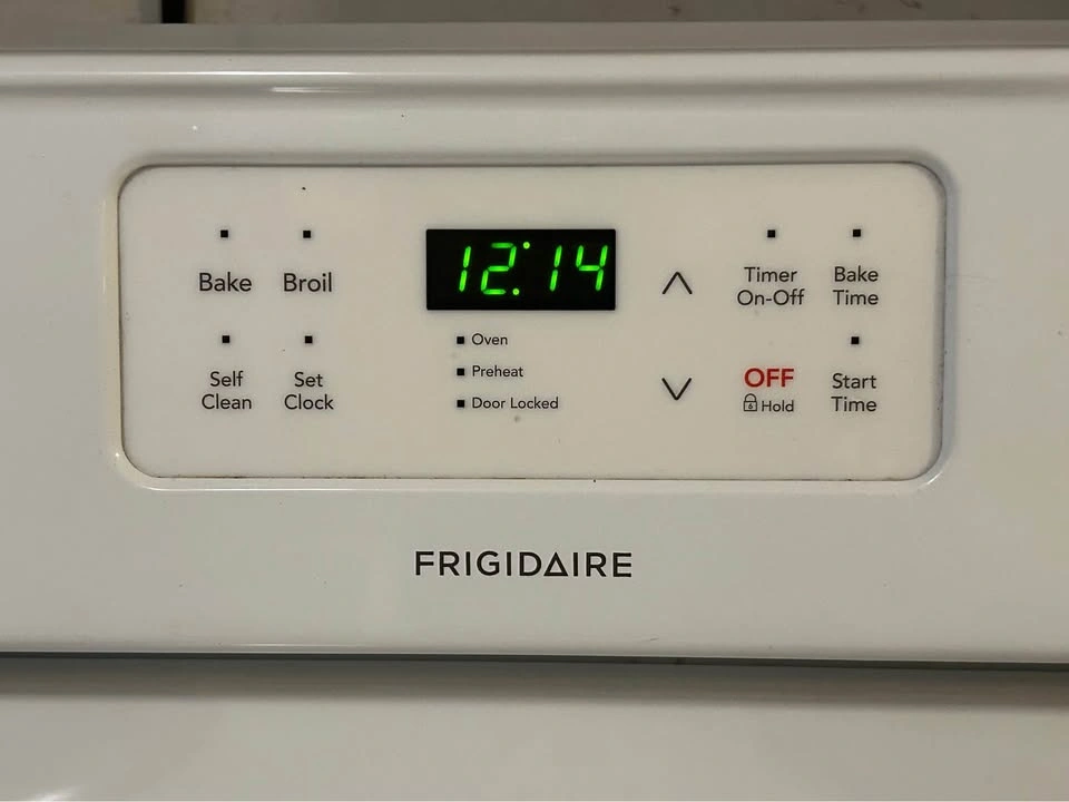 Frigidaire Electric Coil Stove - Like New, Works Perfectly - photo 3