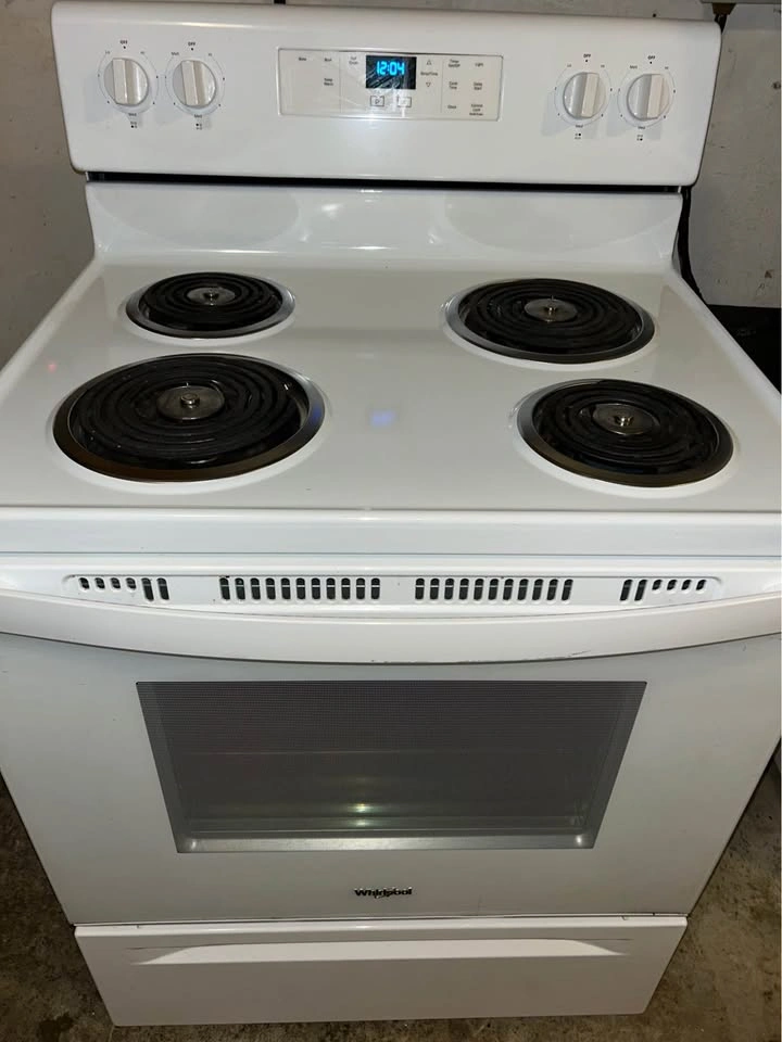 LIKE NEW Whirlpool Electric Coil Stove - Works Perfectly - photo 4