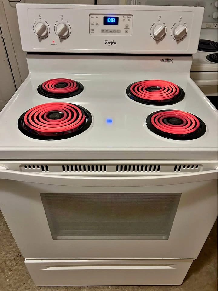 LIKE NEW Whirlpool Electric Coil Stove, Very Clean