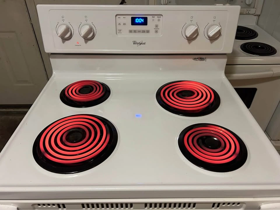 LIKE NEW Whirlpool Electric Coil Stove, Very Clean - photo 2