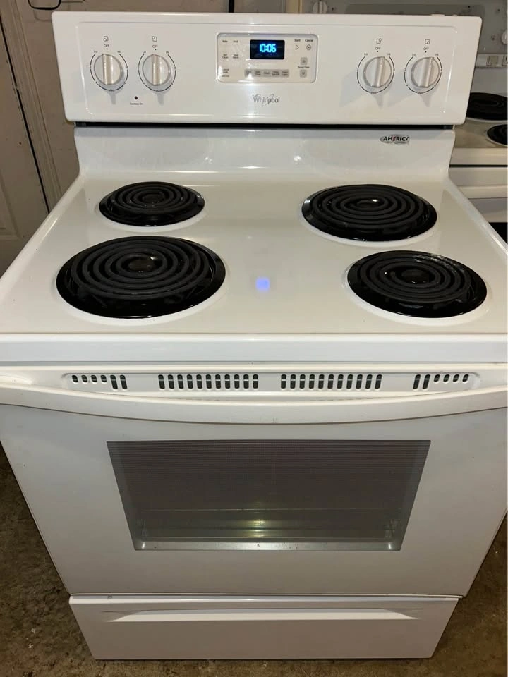LIKE NEW Whirlpool Electric Coil Stove, Very Clean - photo 4
