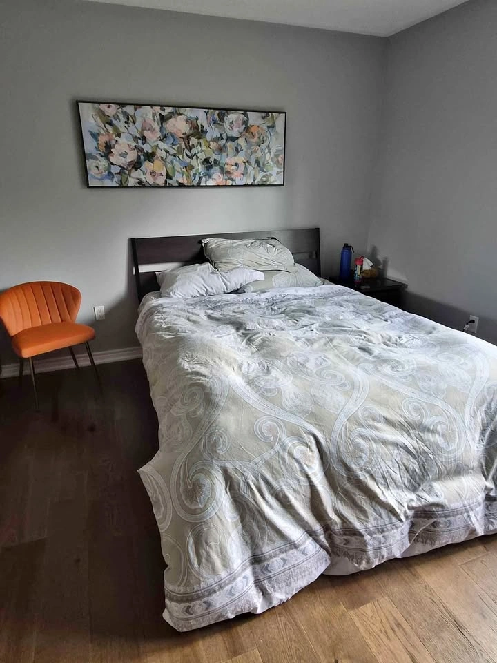 Queen bed + 2 side tables