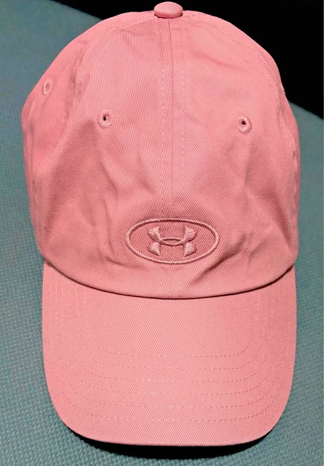 Like new Under Armour baseball cap