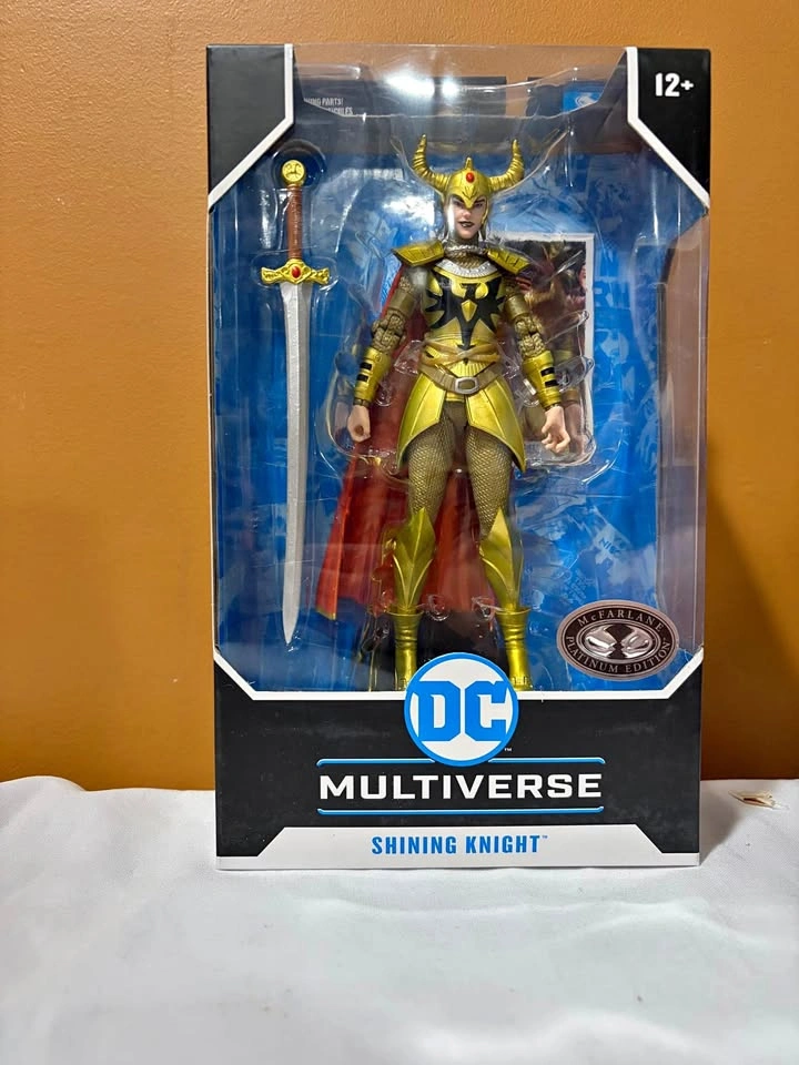 Shining Knight Platinum Edition - DC Multiverse Figure