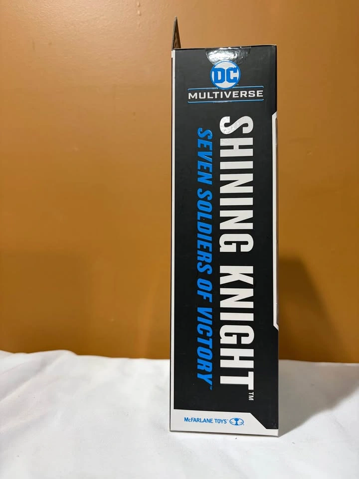 Shining Knight Platinum Edition - DC Multiverse Figure - photo 3