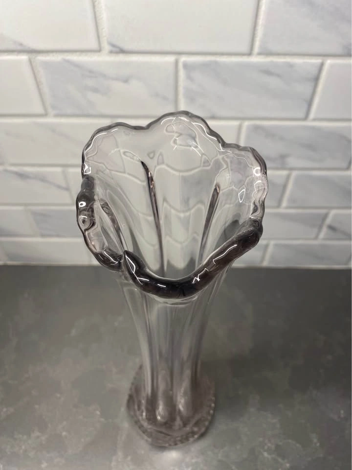 Rare Find! Vintage EAPG Pale Lavender/Amethyst Swung Vase - photo 2