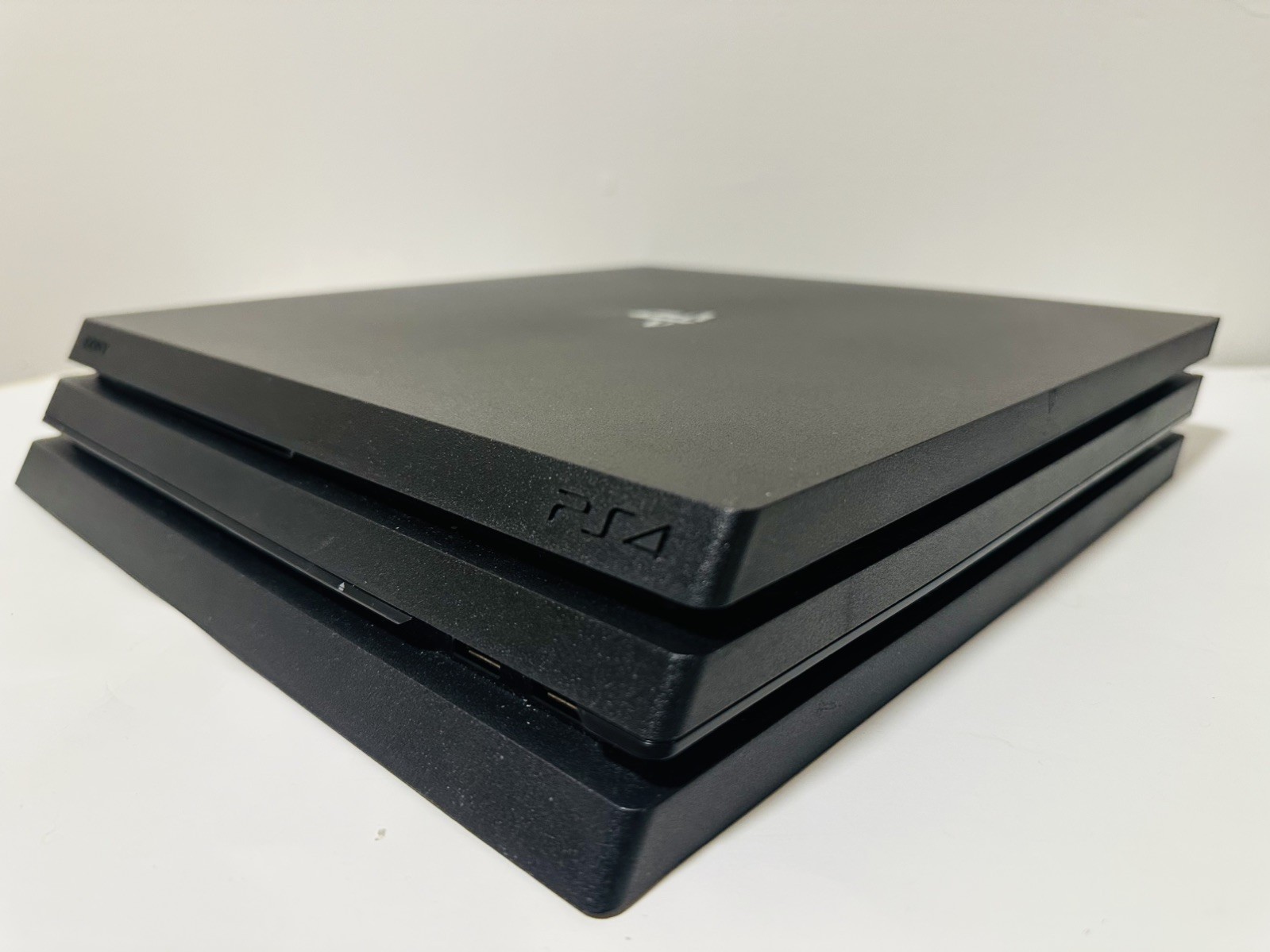 Sony PS4 Pro 1TB Console CUH-7215B FW 12.02 - photo 3