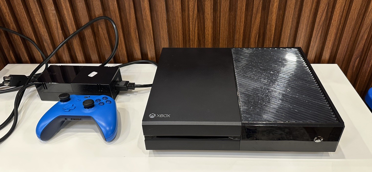 Microsoft Xbox One 1TB Console Model 1540 Blue Controller