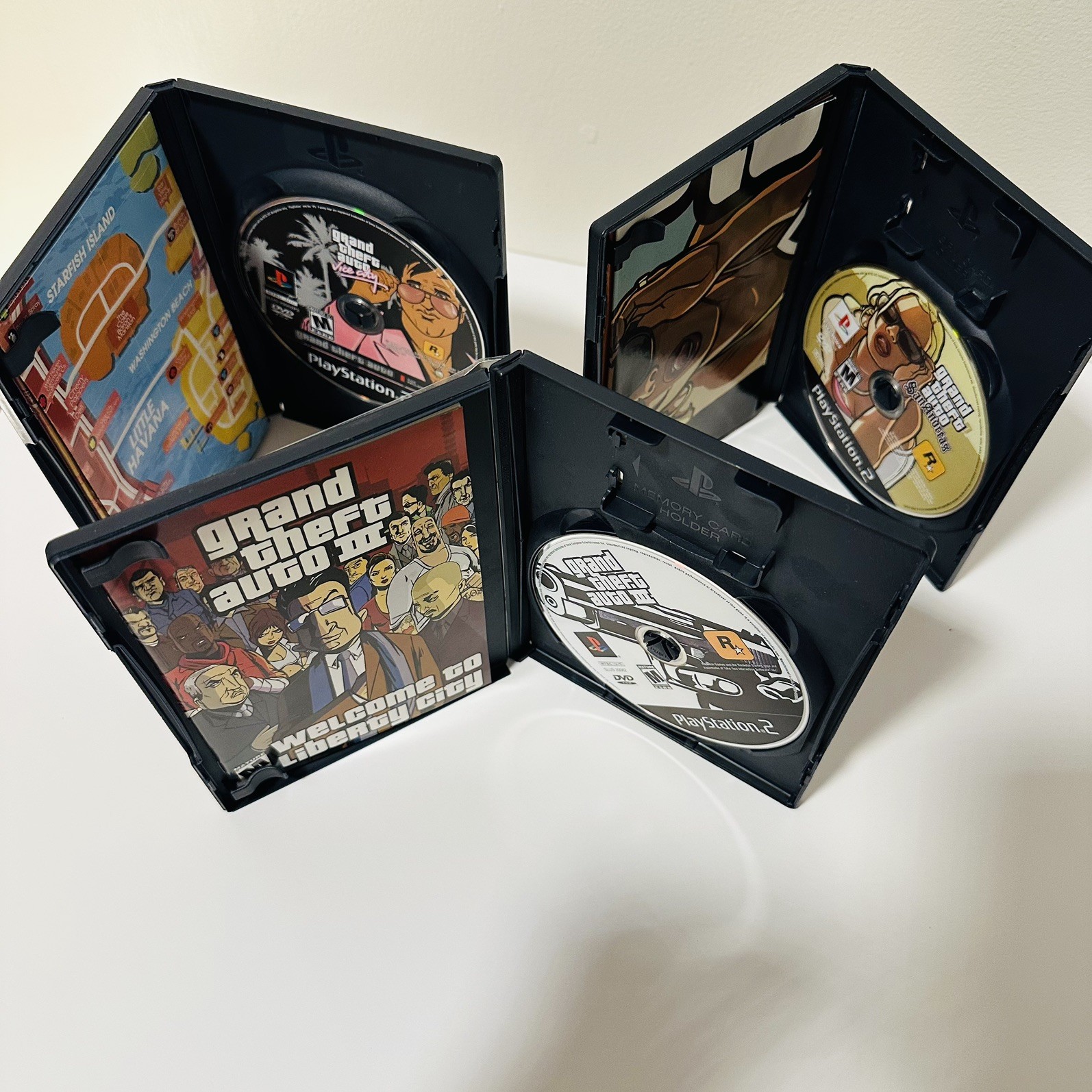 Grand Theft Auto III, Vice City, San Andreas (PS2) CIB w/MAPS - photo 3