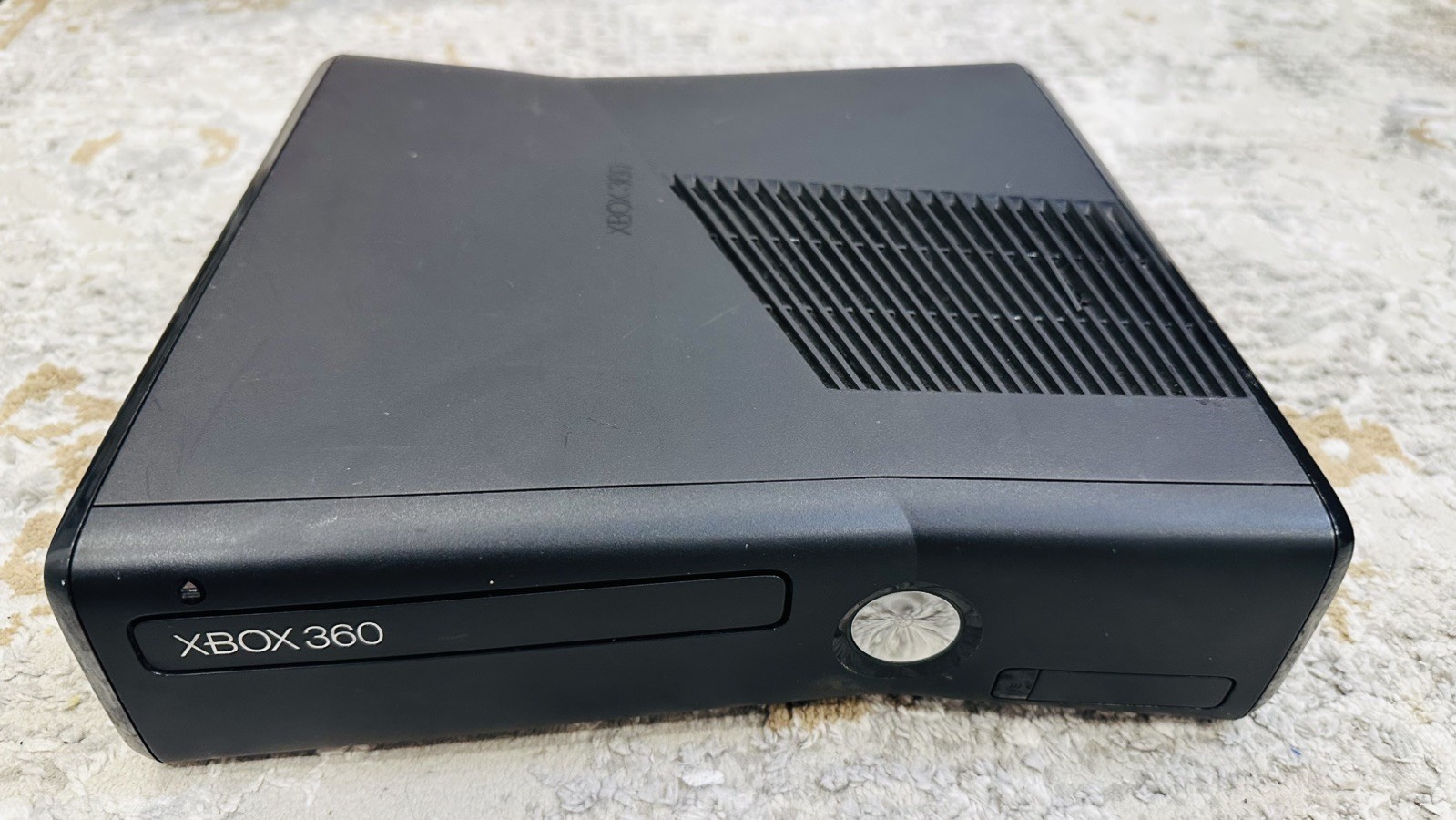 Microsoft Xbox 360 S 4GB Console - Black (1439) with controller - photo 2