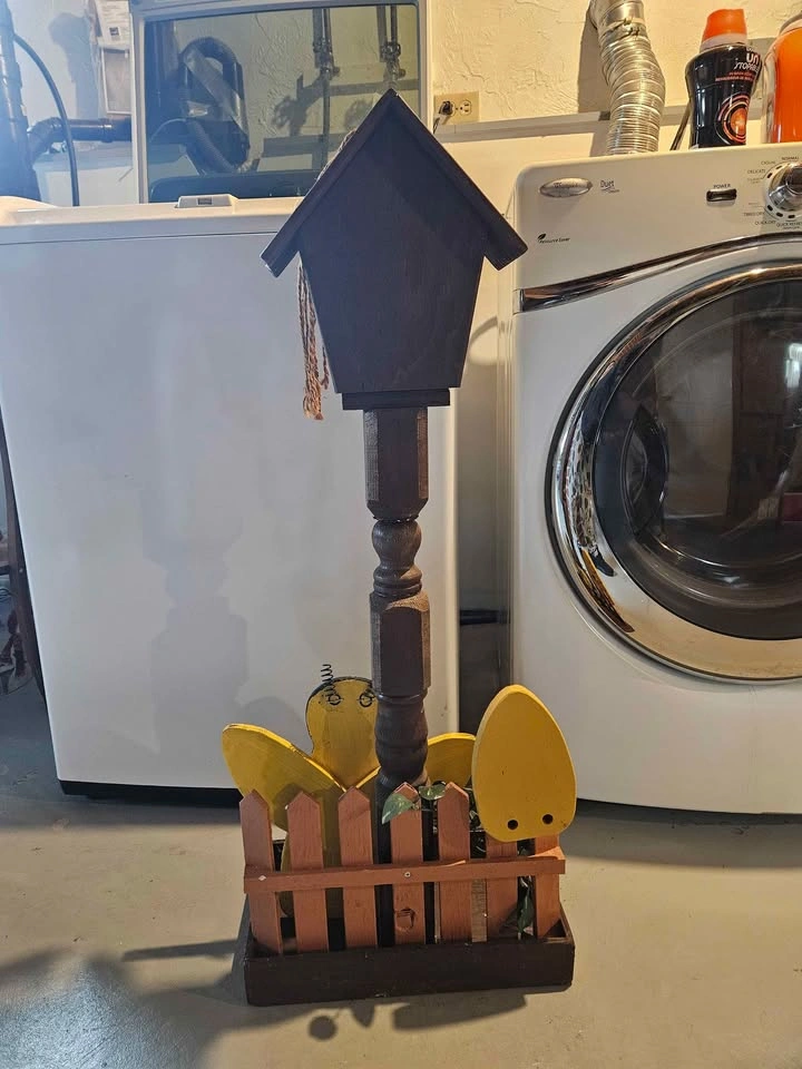 Hand made beehive themed bird house decore - photo 2