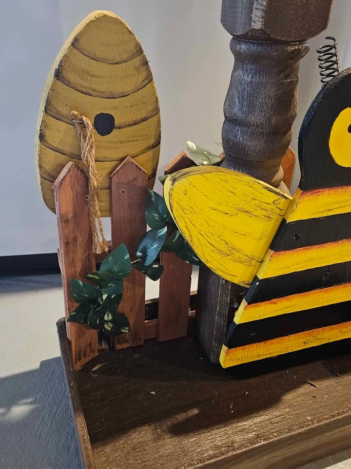 Hand made beehive themed bird house decore - photo 3