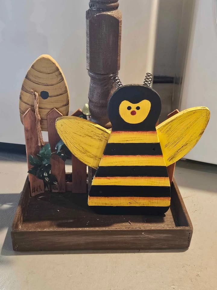 Hand made beehive themed bird house decore - photo 5