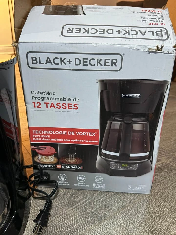 Black Decker 12 cup programable coffee maker - photo 2