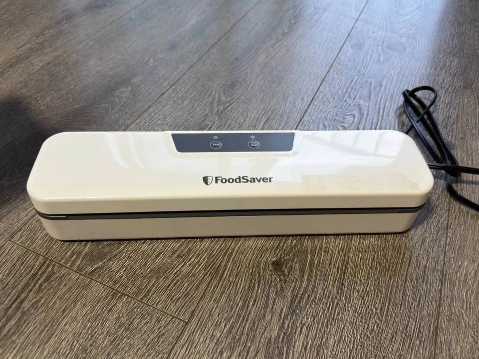FoodSaver Everyday Vacuum Sealing System - photo 2