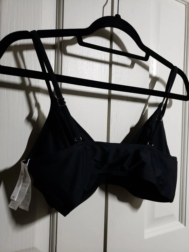 ⚽ NEW! Cupshe Black V-Neck Twist Bikini Top (M) - photo 3