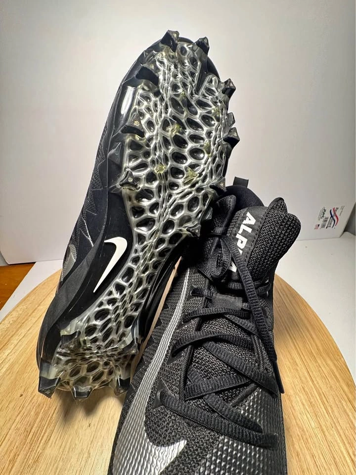 Nike Alpha Menace Pro Mid football cleats. NEW SIZE 10.5