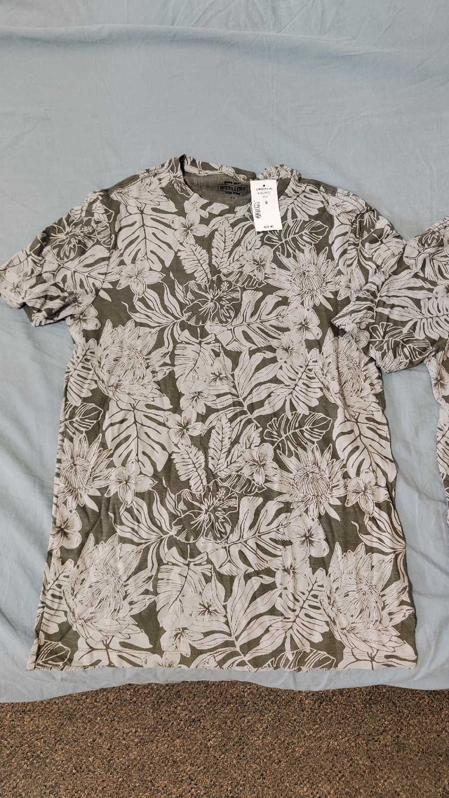 NWT Distillery Men's Floral T-Shirts - Size S & M