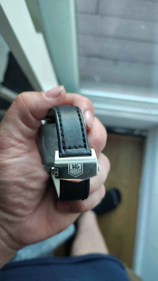 Beautiful square watch negotiable - photo 2