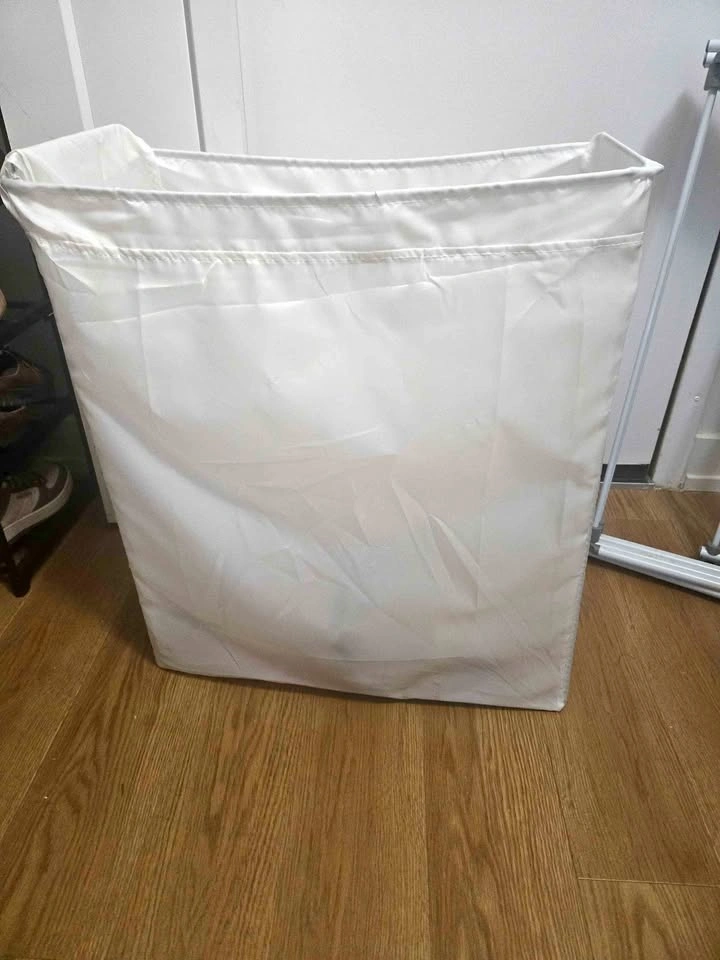 Laundry hamper