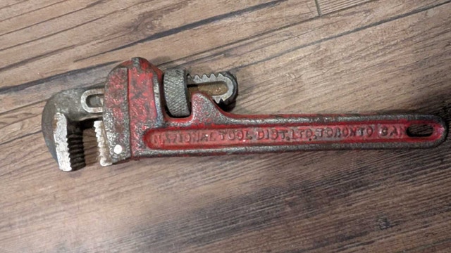 National Tool Dist. Ltd. Pipe Wrench