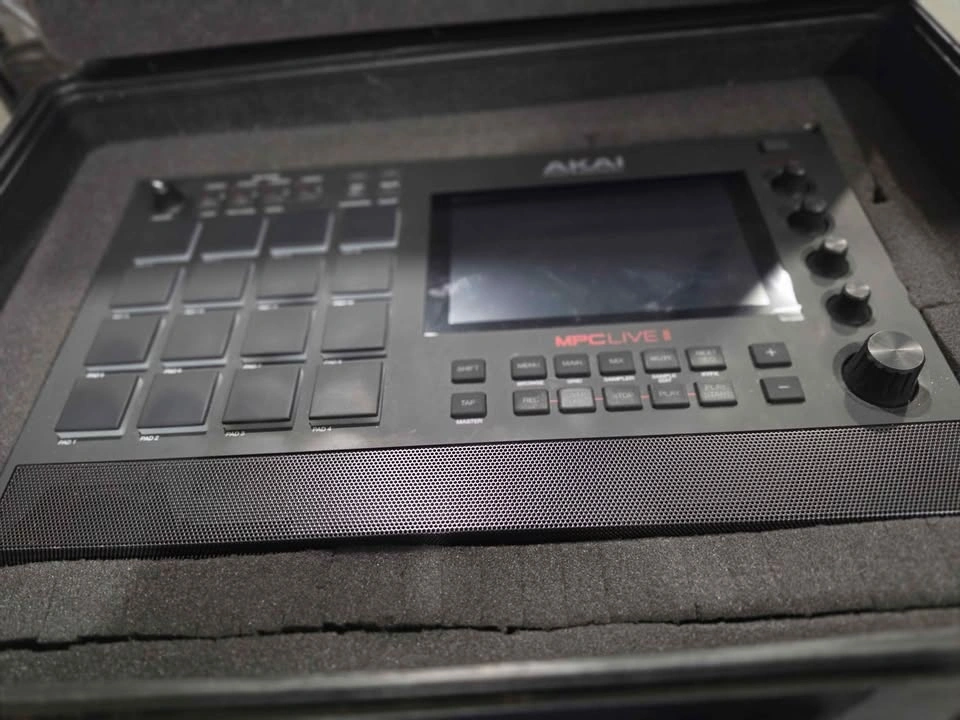 Akai MPC Live II Mint w/ Hard Case - photo 2