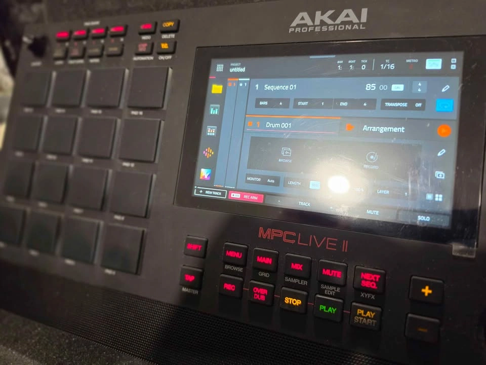 Akai MPC Live II Mint w/ Hard Case - photo 3