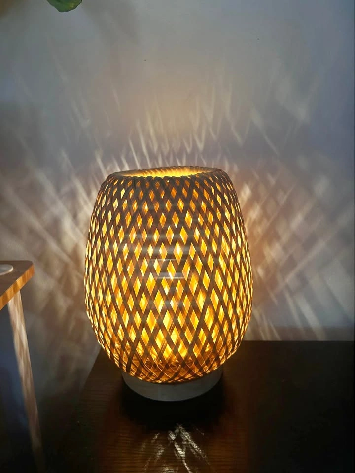 Rattan table lamp (dimmable)