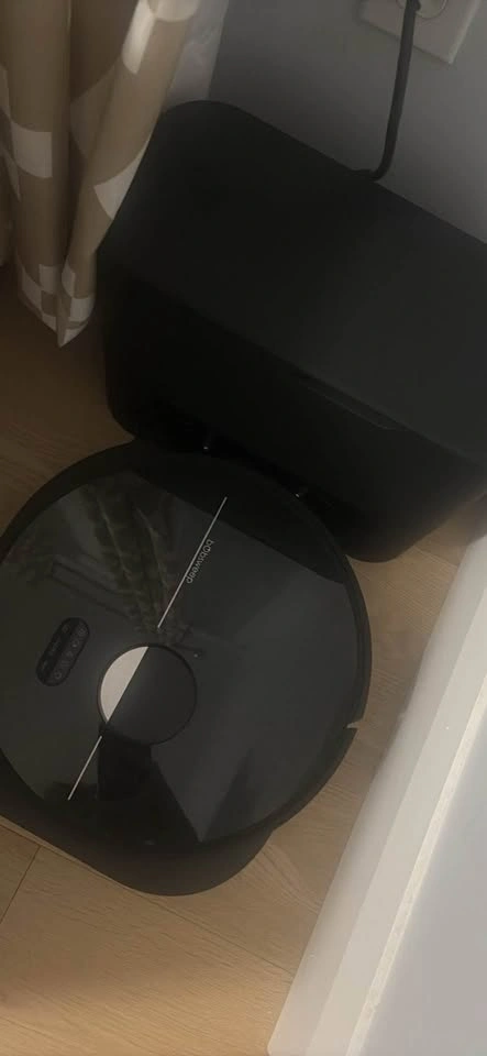 bObsweep Robotic Vacuum Cleaner with Self-Emptying Station - photo 2
