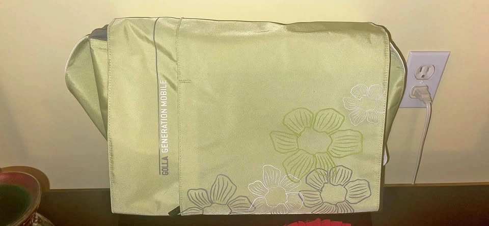 NEW Christmas Gift: Golla Generation Mobile Bag