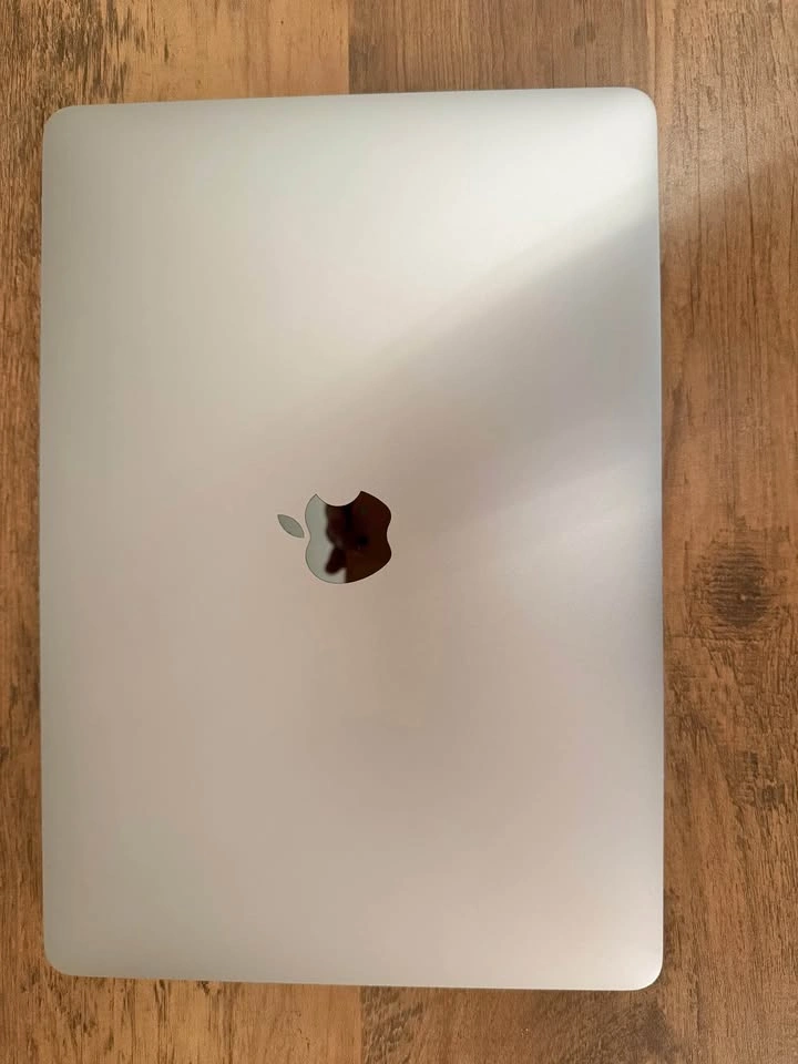 MacBook Pro 13inch M2 2022 - photo 2