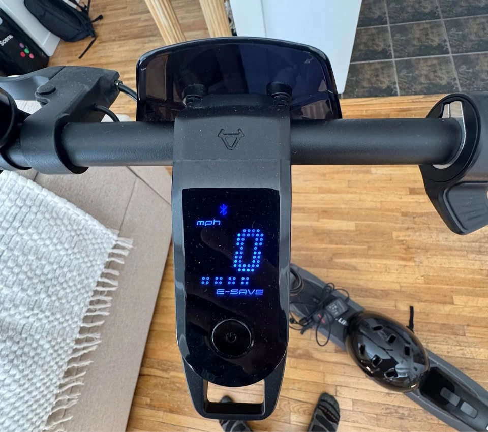 NIU KQi2 Pro Electric Scooter – Like New + Lock + Helmet - photo 3