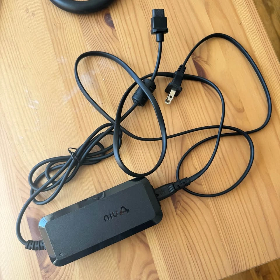 NIU KQi2 Pro Electric Scooter – Like New + Lock + Helmet - photo 5