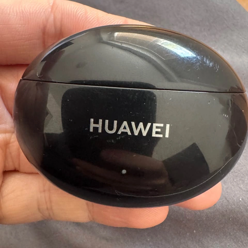 Wireless Earbuds Lot Huawei and pTron - photo 2
