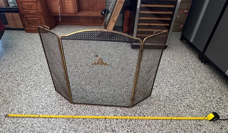 Large Vintage Brass Fireplace Hearth Fender & Mesh Spark Guard - photo 3