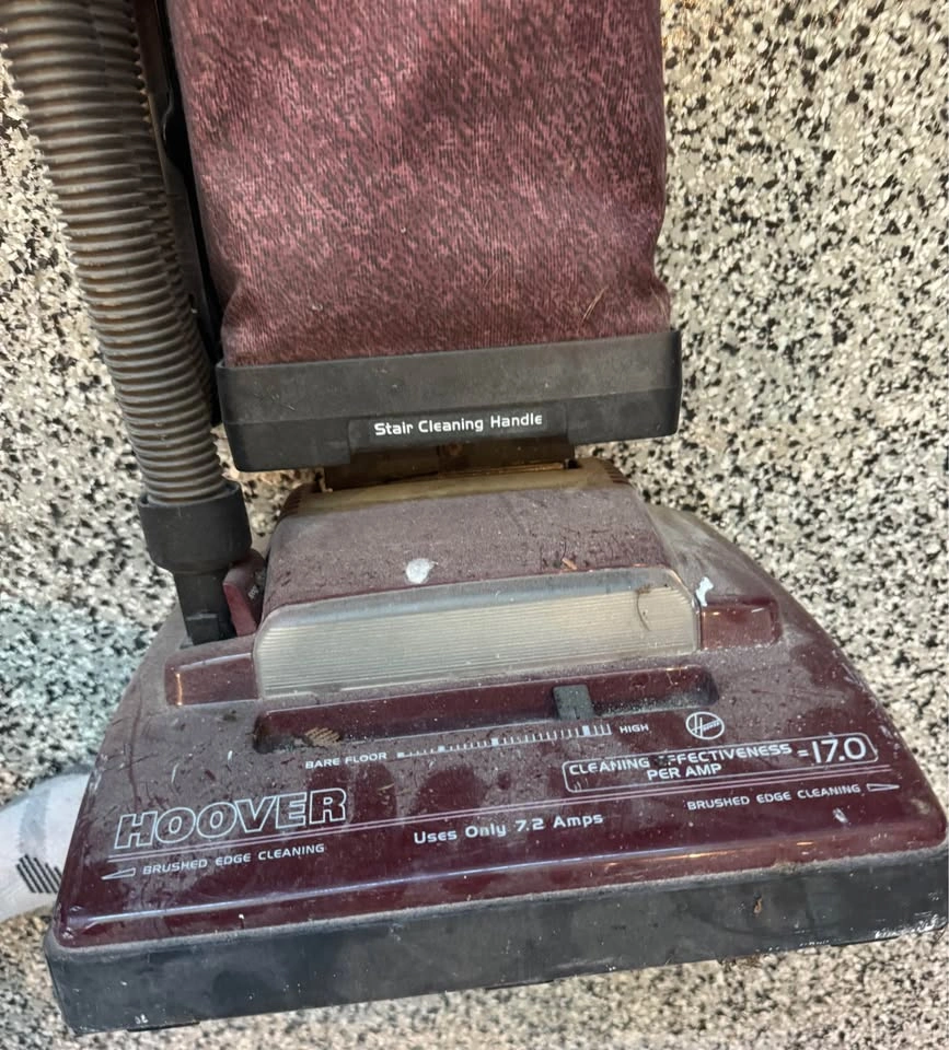 Working Vacuum Cleaner Lot – Royal Commercial & Hoover Elite - photo 3