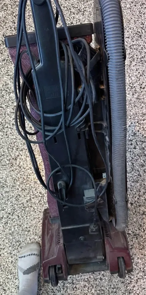 Working Vacuum Cleaner Lot – Royal Commercial & Hoover Elite - photo 4